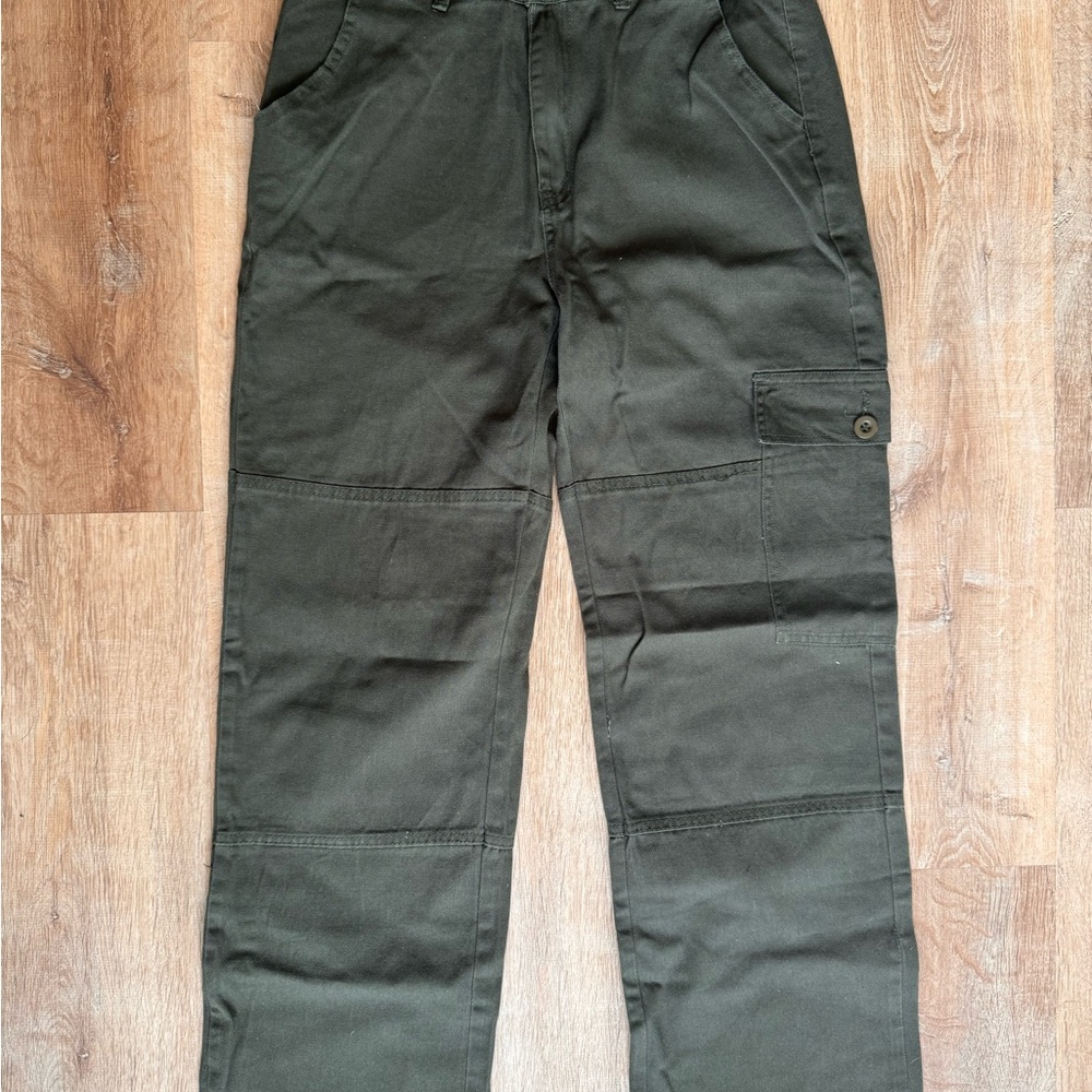 Woman’s Olive Cargo Pants
